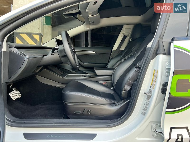 Седан Tesla Model 3 2022 в Киеве