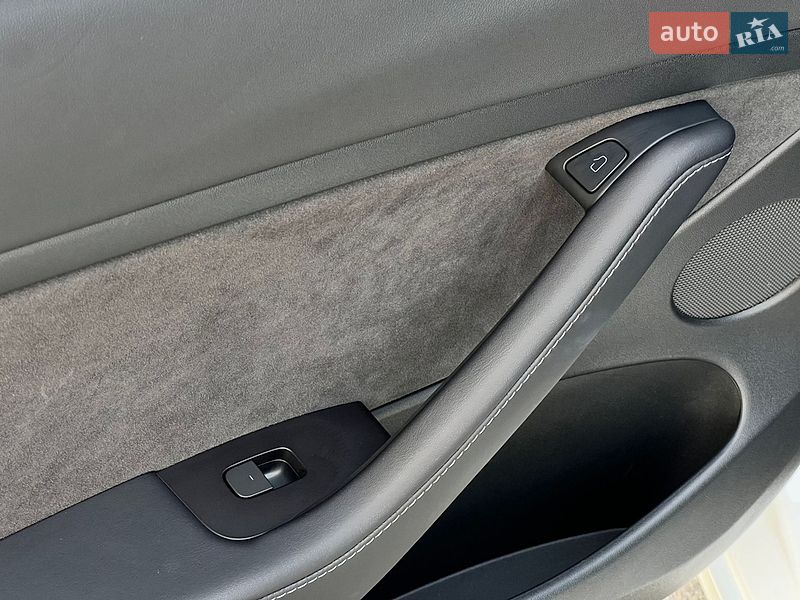 Седан Tesla Model 3 2022 в Киеве
