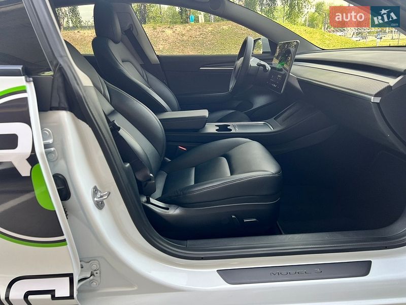 Седан Tesla Model 3 2022 в Киеве