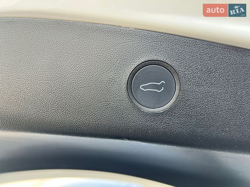 Седан Tesla Model 3 2022 в Киеве