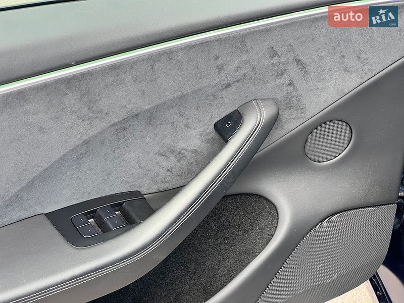 Седан Tesla Model 3 2024 в Киеве