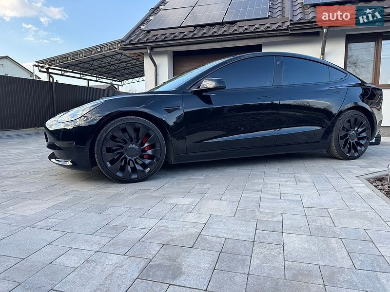 Седан Tesla Model 3 2023 в Житомирі