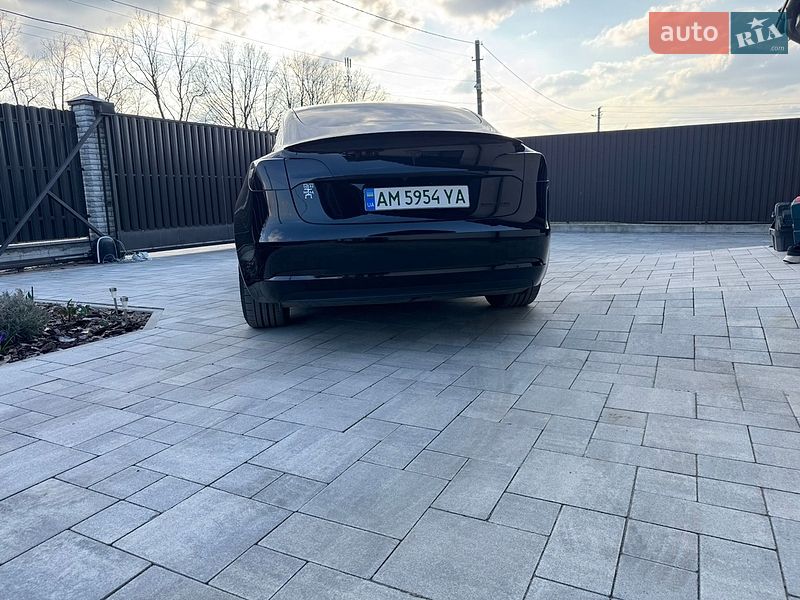 Седан Tesla Model 3 2023 в Житомирі