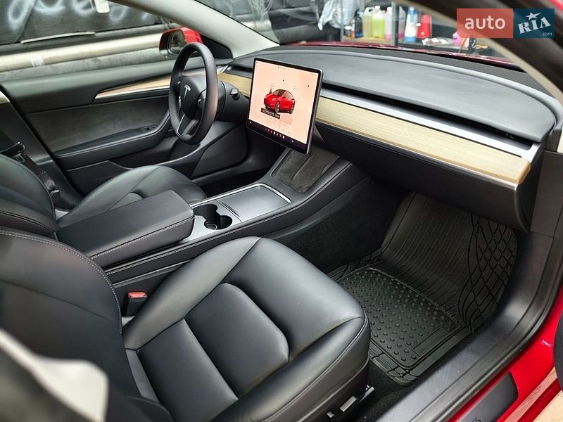 Седан Tesla Model 3 2022 в Вишгороді