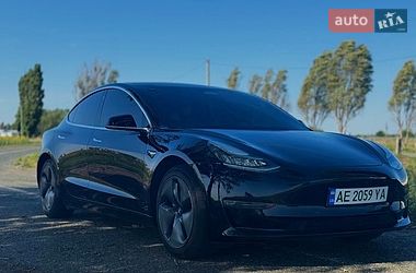 Седан Tesla Model 3 2019 в Киеве