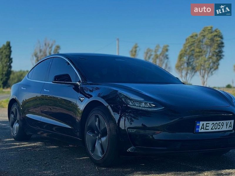 Седан Tesla Model 3 2019 в Киеве