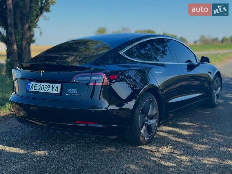 Седан Tesla Model 3 2019 в Киеве