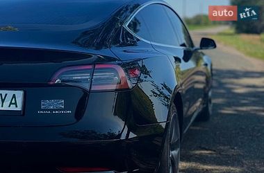 Седан Tesla Model 3 2019 в Киеве
