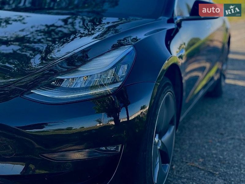 Седан Tesla Model 3 2019 в Киеве