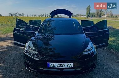 Седан Tesla Model 3 2019 в Киеве