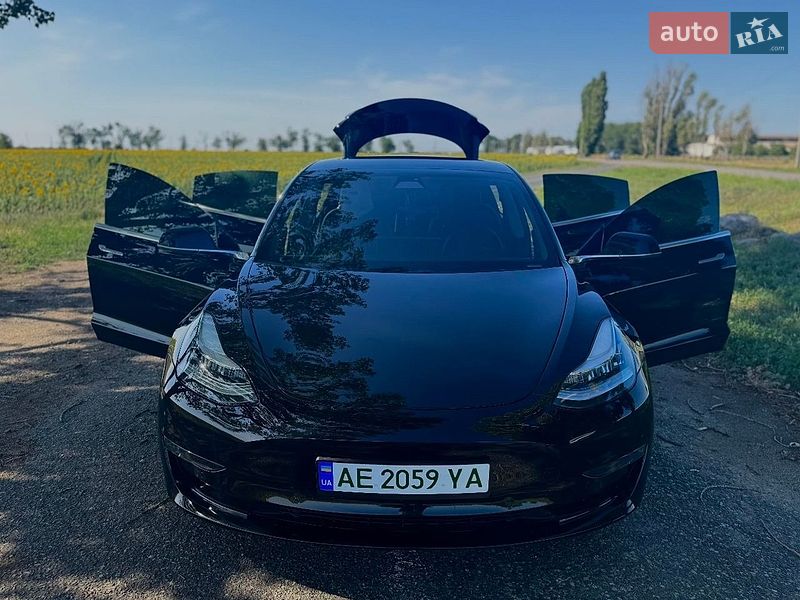 Седан Tesla Model 3 2019 в Киеве