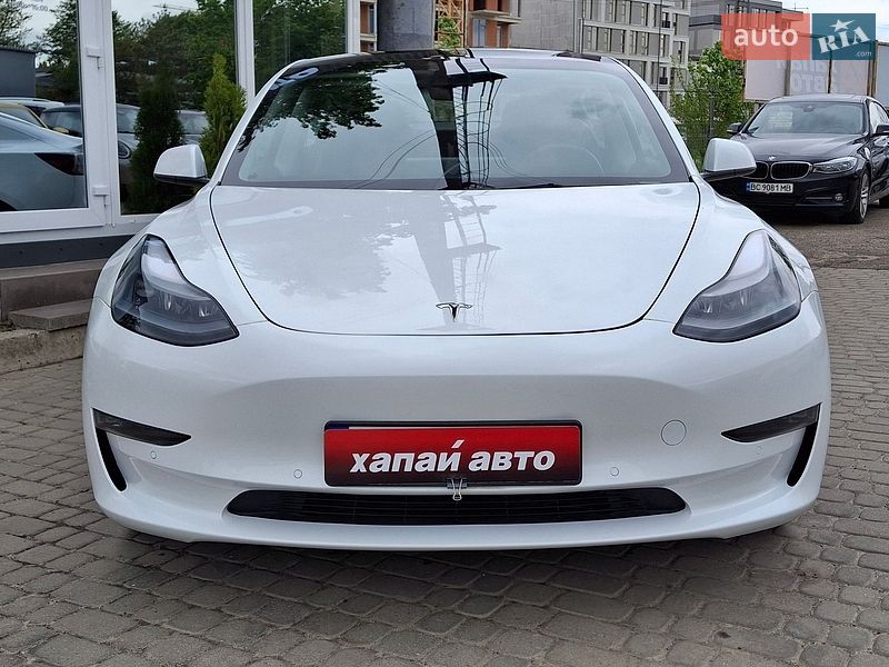 Седан Tesla Model 3 2021 в Львове