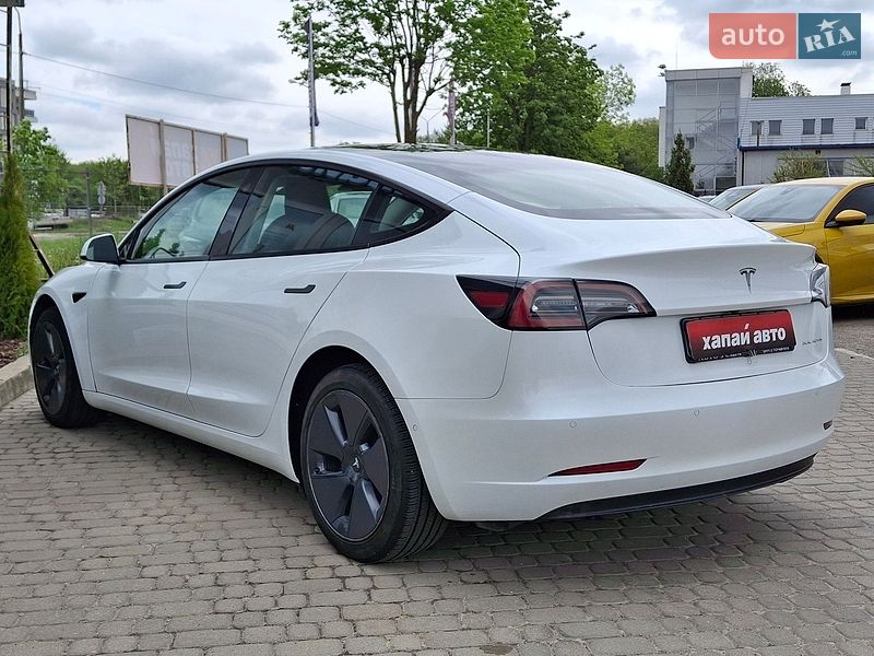 Седан Tesla Model 3 2021 в Львове