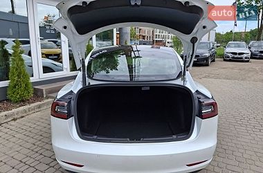 Седан Tesla Model 3 2021 в Львове