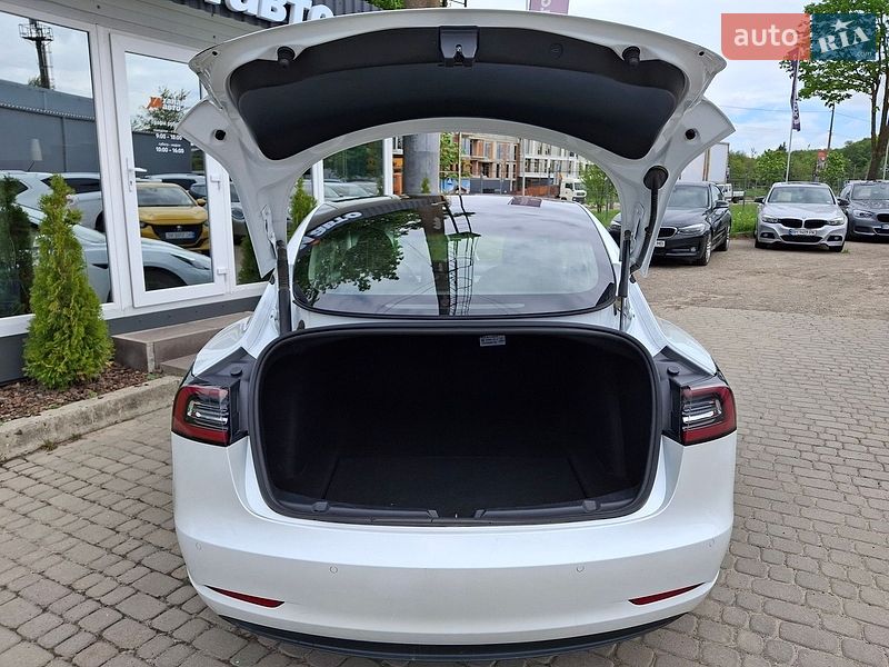 Седан Tesla Model 3 2021 в Львове
