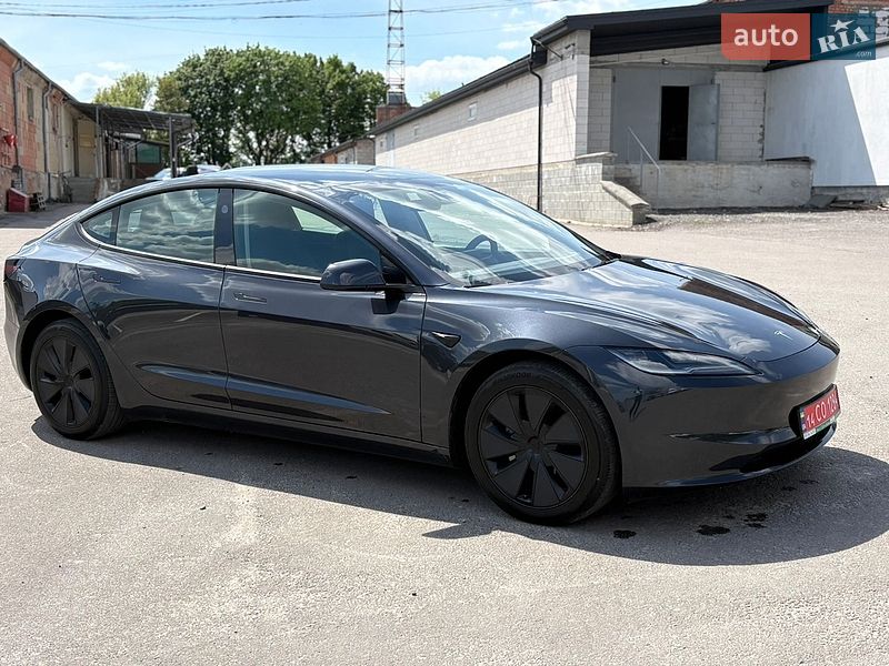 Седан Tesla Model 3 2025 в Рівному