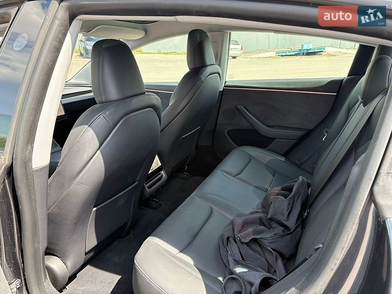 Седан Tesla Model 3 2025 в Рівному