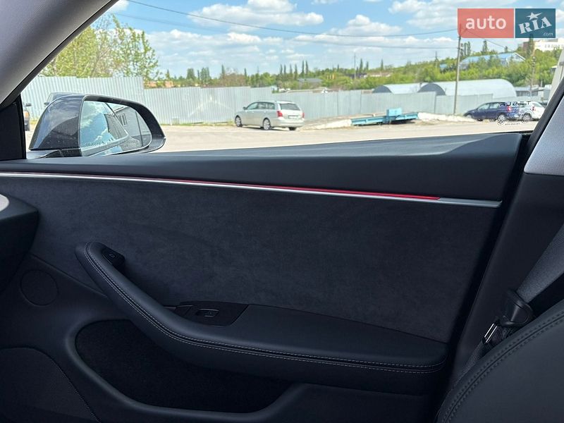 Седан Tesla Model 3 2025 в Рівному