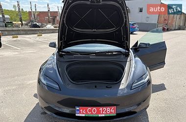 Седан Tesla Model 3 2025 в Рівному