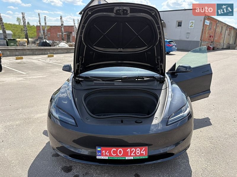 Седан Tesla Model 3 2025 в Рівному