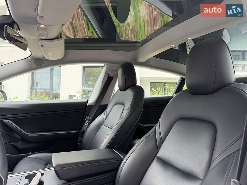 Седан Tesla Model 3 2020 в Києві