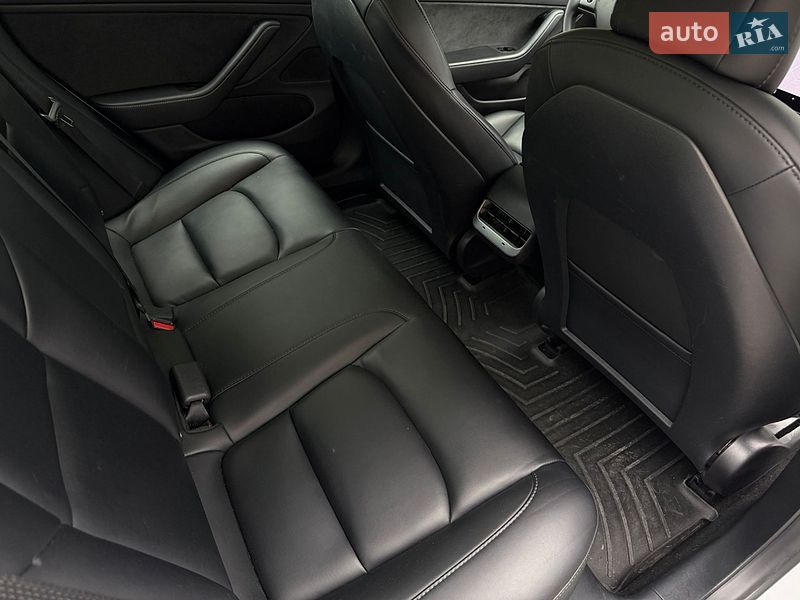 Седан Tesla Model 3 2020 в Києві