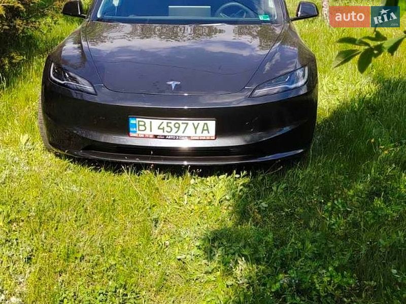 Седан Tesla Model 3 2025 в Полтаві
