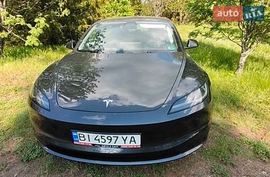 Седан Tesla Model 3 2025 в Полтаві