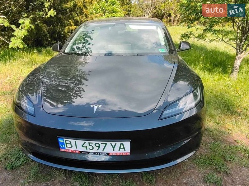 Седан Tesla Model 3 2025 в Полтаві