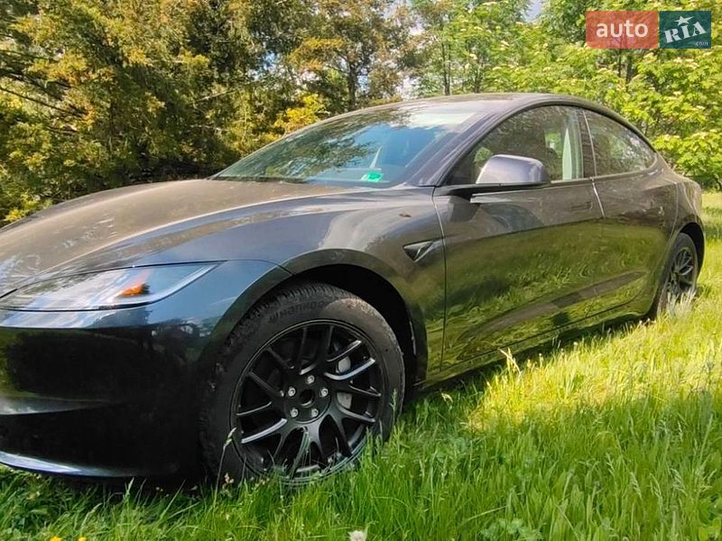 Седан Tesla Model 3 2025 в Полтаве