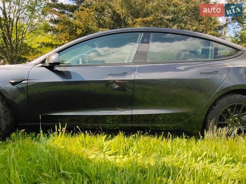 Седан Tesla Model 3 2025 в Полтаве