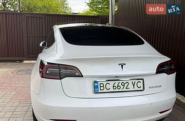 Седан Tesla Model 3 2019 в Львові