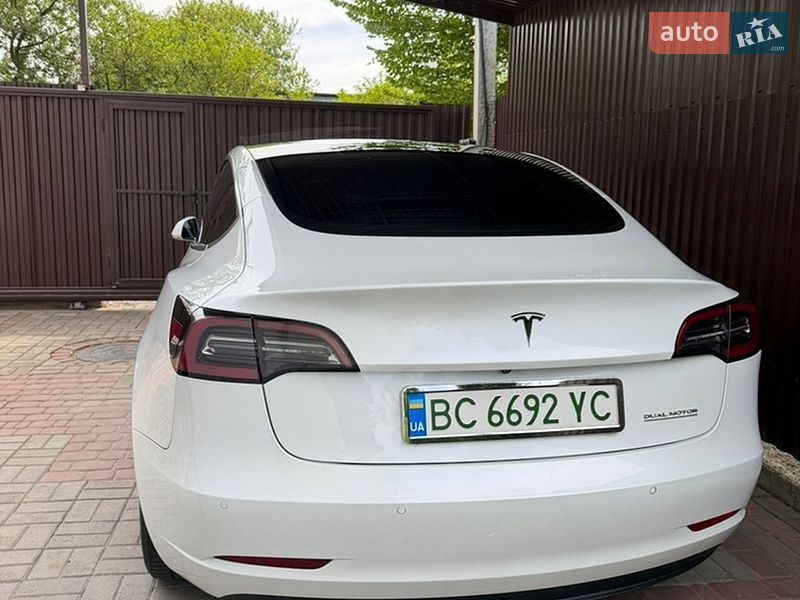 Седан Tesla Model 3 2019 в Львові
