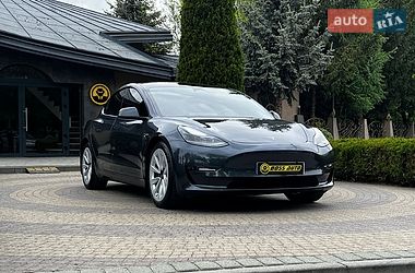 Седан Tesla Model 3 2023 в Львове