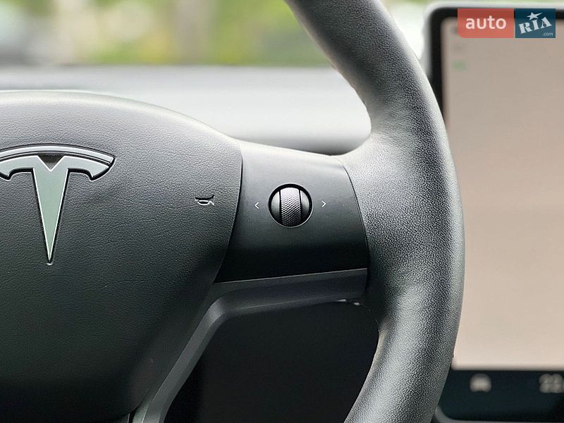 Седан Tesla Model 3 2023 в Львове