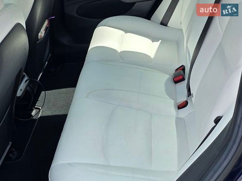 Седан Tesla Model 3 2018 в Киеве