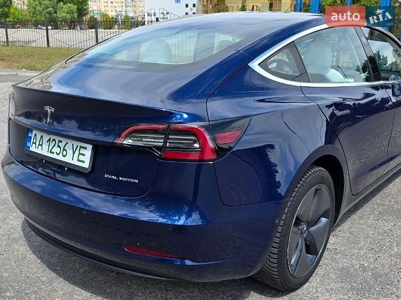 Седан Tesla Model 3 2018 в Киеве