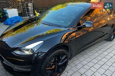 Седан Tesla Model 3 2022 в Львове