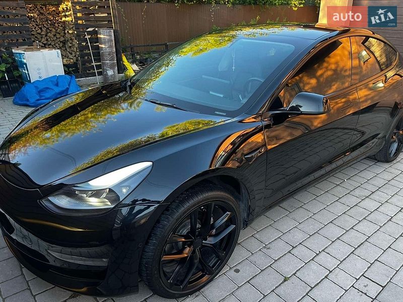 Седан Tesla Model 3 2022 в Львове
