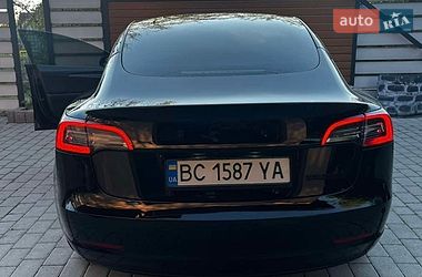 Седан Tesla Model 3 2022 в Львове