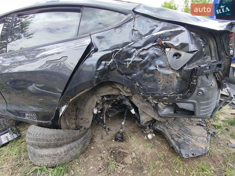 Седан Tesla Model 3 2022 в Чернівцях