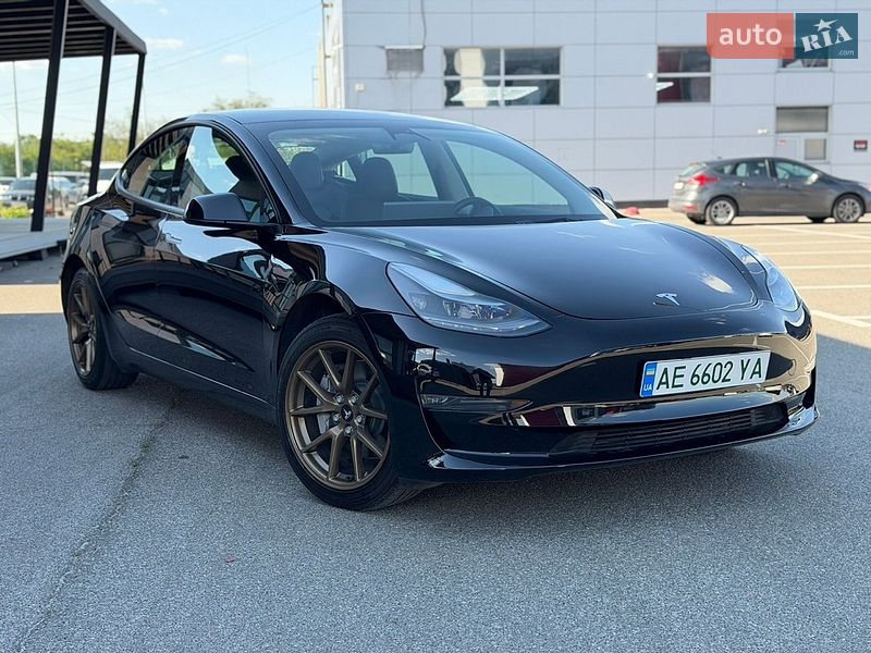 Седан Tesla Model 3 2022 в Киеве