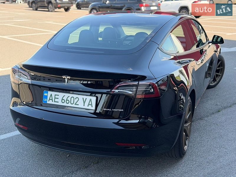 Седан Tesla Model 3 2022 в Киеве