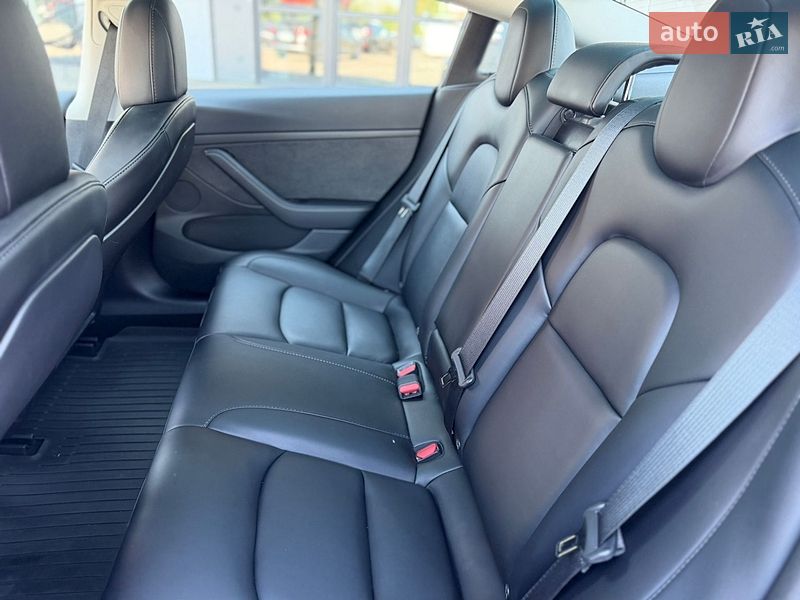 Седан Tesla Model 3 2022 в Киеве