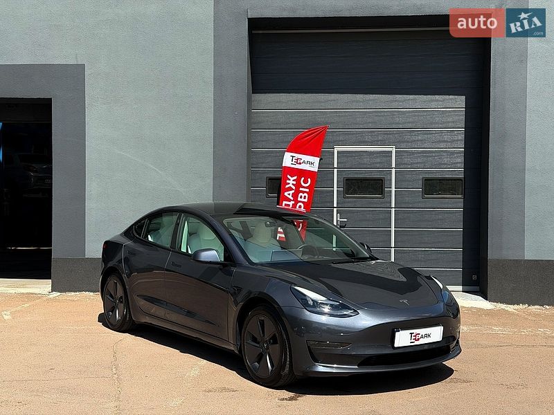 Седан Tesla Model 3 2023 в Киеве
