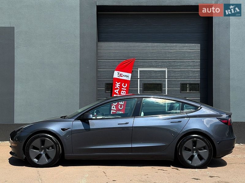Седан Tesla Model 3 2023 в Киеве