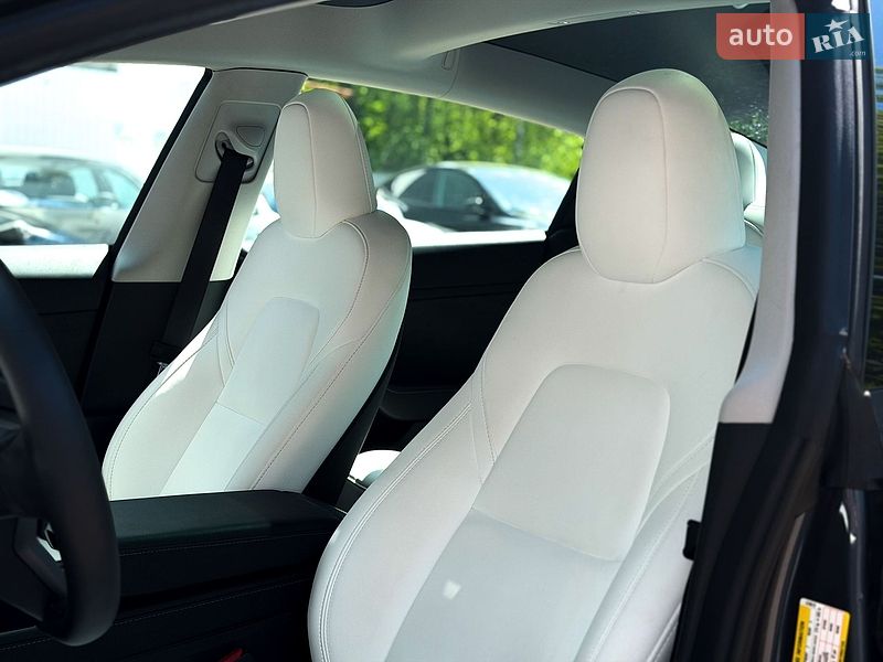 Седан Tesla Model 3 2023 в Киеве