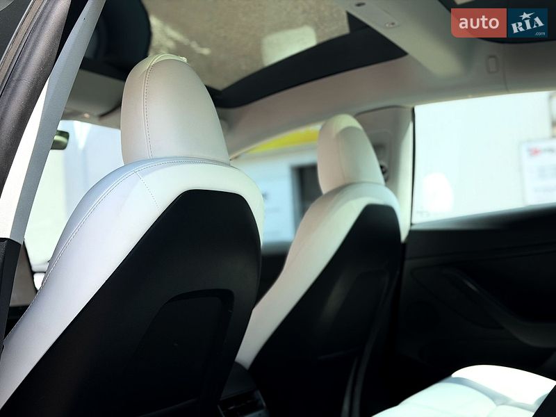 Седан Tesla Model 3 2023 в Киеве