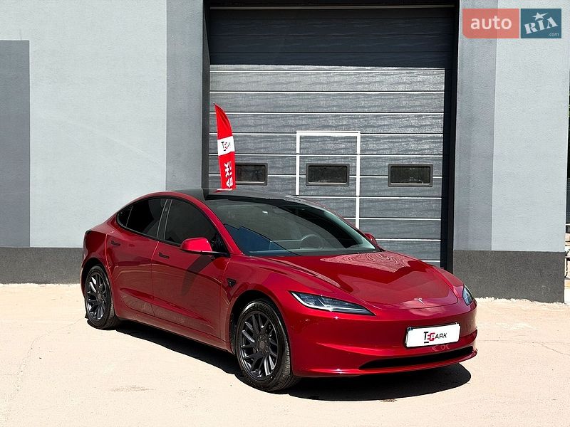 Седан Tesla Model 3 2024 в Києві