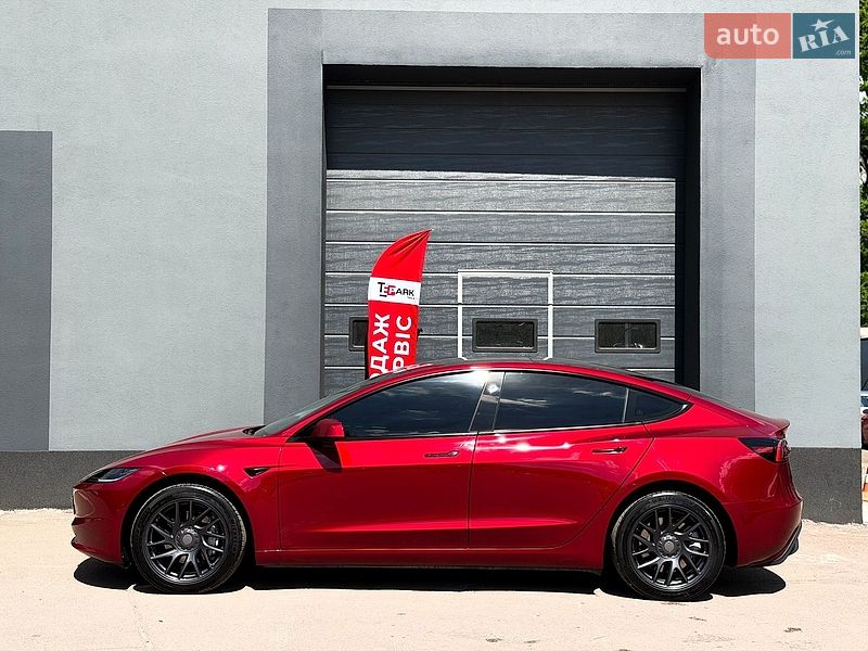 Седан Tesla Model 3 2024 в Києві